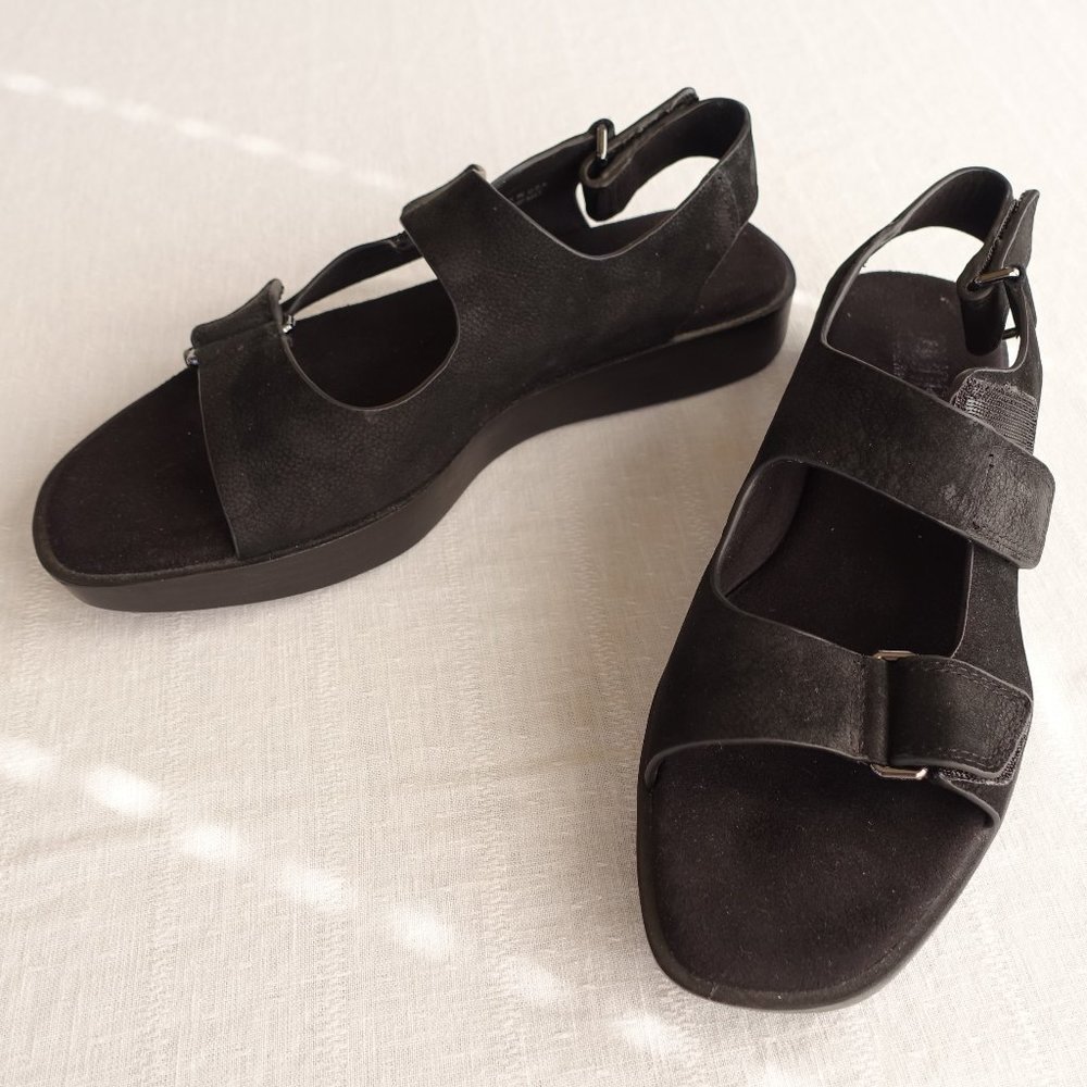 Munro Kalani Women's 7.5N Strappy Sandal, Black Leather